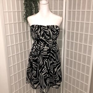 Twenty One Semi-Formal Black and Ivory Strapless Chiffon Mini Dress. Med.